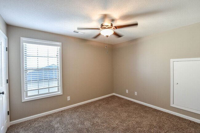 Building Photo - Pet Friendly in Fox Crossing!