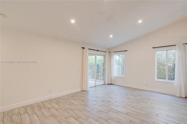 Building Photo - 1121 Golden Cane Dr