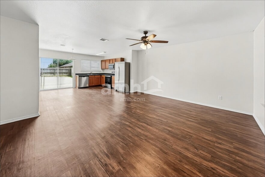 Building Photo - 2014 Kingsbridge Dr