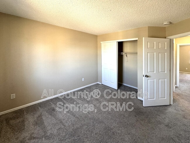 Building Photo - 5048 Weaver Dr