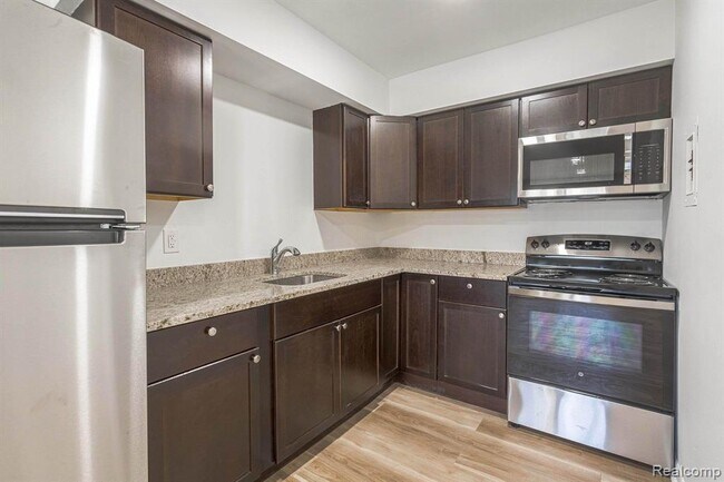 Building Photo - 2475 S Commerce Rd