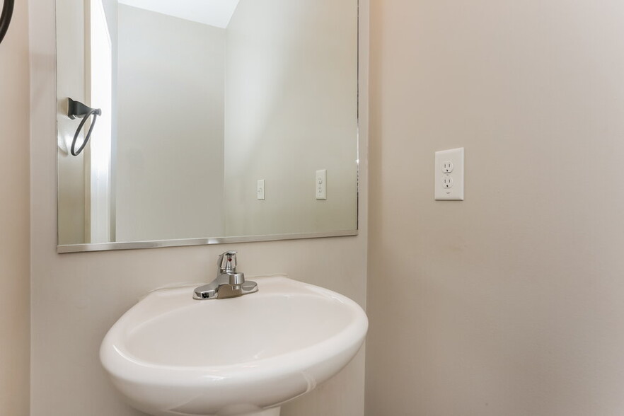 Building Photo - 214 Bethany Manor Ct