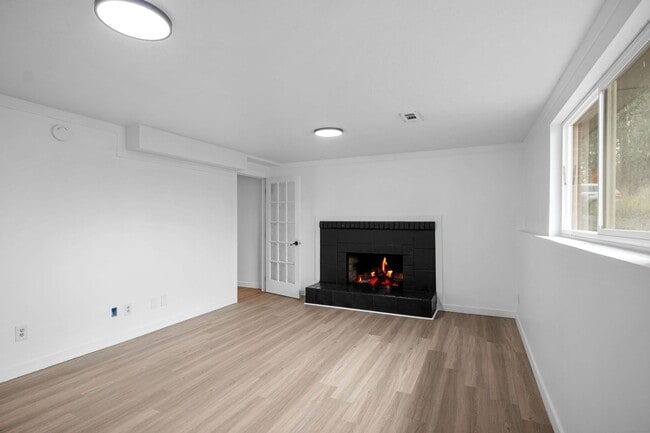 Building Photo - Beautiful South Valley Home! Available Now!