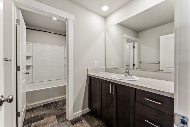 Building Photo - Modern 5-Bedroom, 3 bath home in Port Orchards Stetson Heights Neighborhood