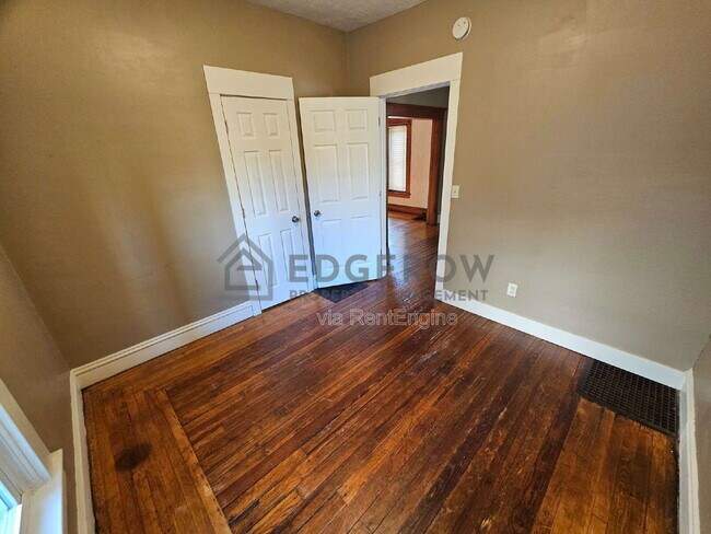 Building Photo - 1522 North Ave NE