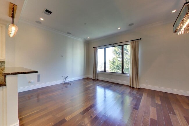 Building Photo - 2045 Hyde St