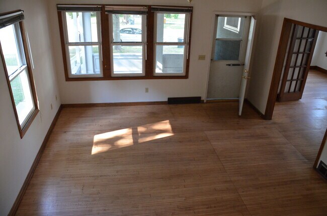 Building Photo - 935 Vilas Ave