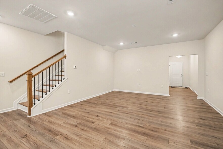 Building Photo - 909 Falls Grove Trl