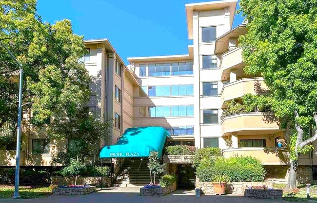 Building Photo - 1400 Carpentier St