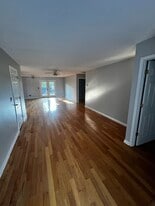 Building Photo - 313 Wyrick St
