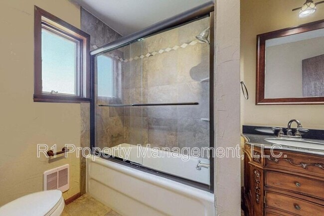 Building Photo - 501 Calle del la Angel