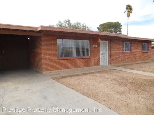 Building Photo - 3 br, 2 bath House - 2402 S. Calle Yucatan