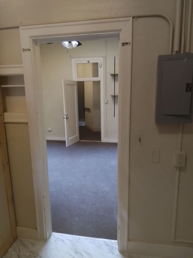 Building Photo - Tivolli Building Apartments        MDB