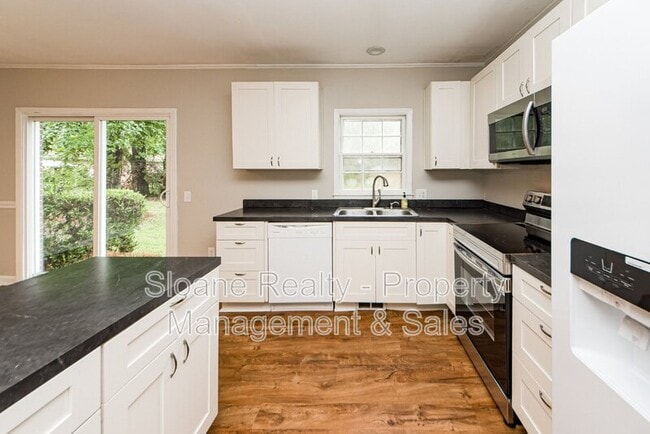 Building Photo - 1010 Yorktown Dr