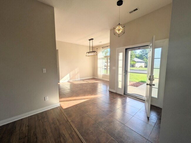 Building Photo - 2601 Quartz Ln