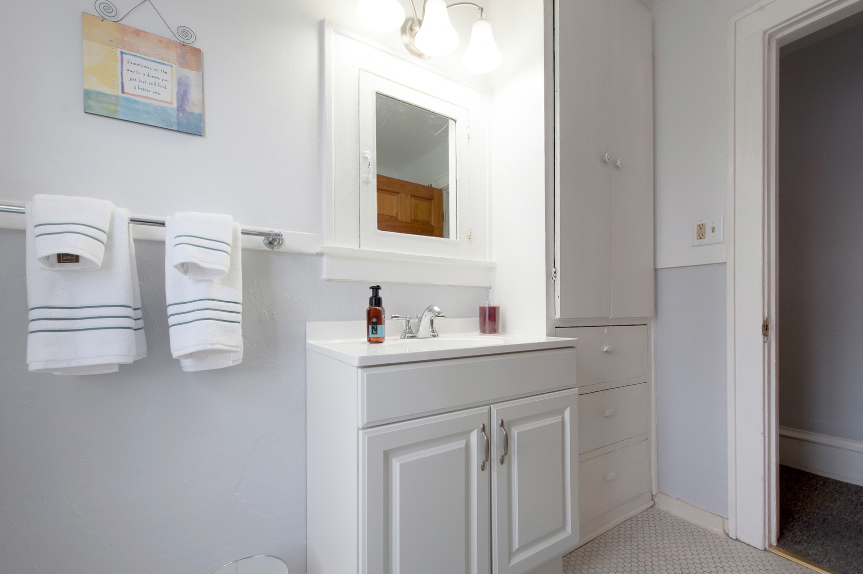 Full bath, tub, shower, huge linen closet - 1107 W 24th St