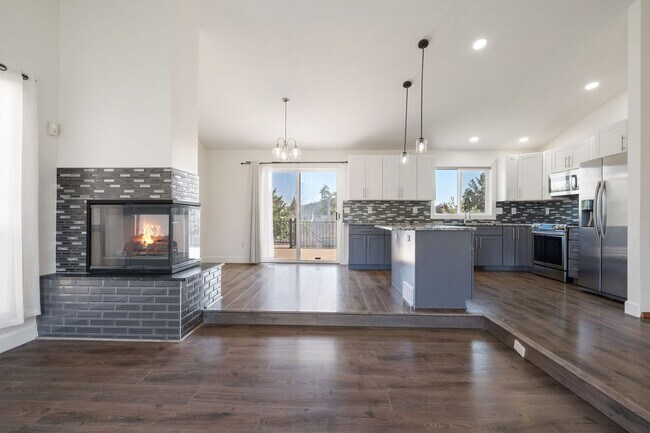 Building Photo - Spacious 4 Bed, 3 Bath Home | Central Vall...