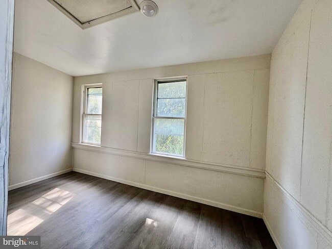 Building Photo - 632 Columbia Ave