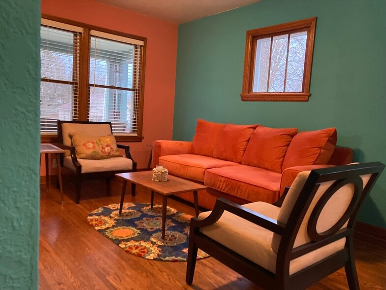 Living room - 335 Water St