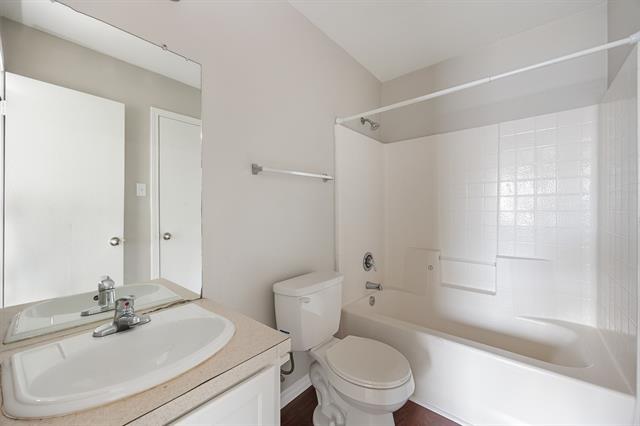 Building Photo - 303 Kings Way Dr
