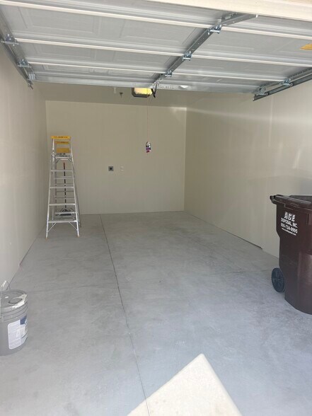Building Photo - 13584 S Hanley Ln