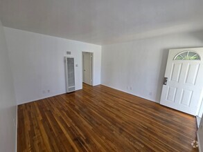 Building Photo - 256 W Valencia Ave