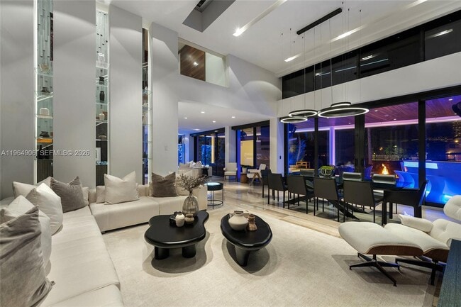 Building Photo - 528 Lakeview Ct