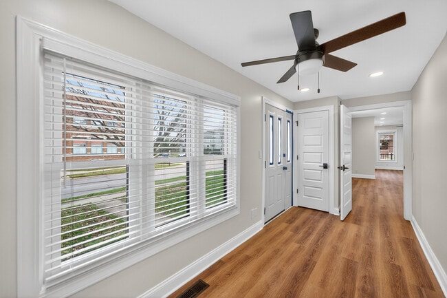 Building Photo - 305 W Exchange St