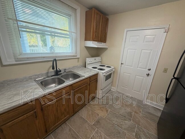 Building Photo - 754 Fremont St