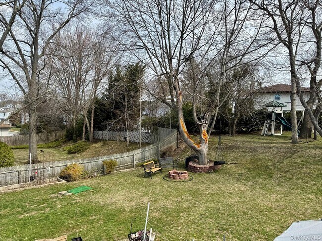 Building Photo - 6 Fairway Dr