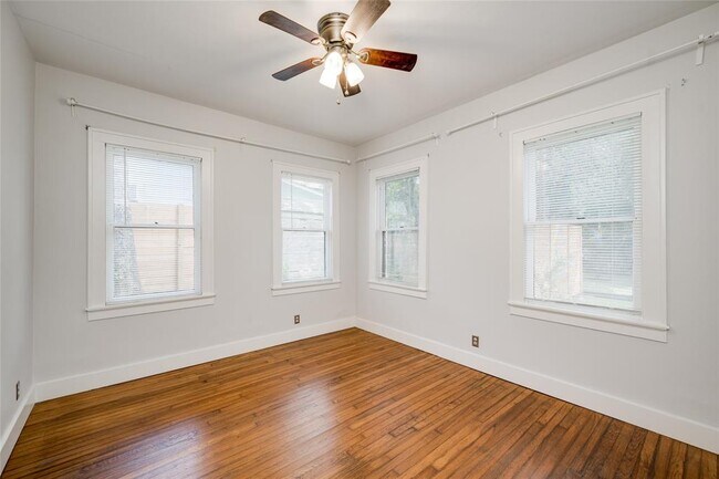 Building Photo - 1623 Palma Plaza