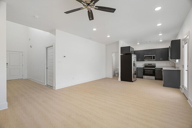 Building Photo - The Chalet at Been Road Villas 3 Bed, 2 Bath
