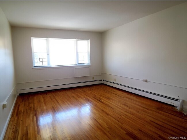 Building Photo - 1465 Burke Ave