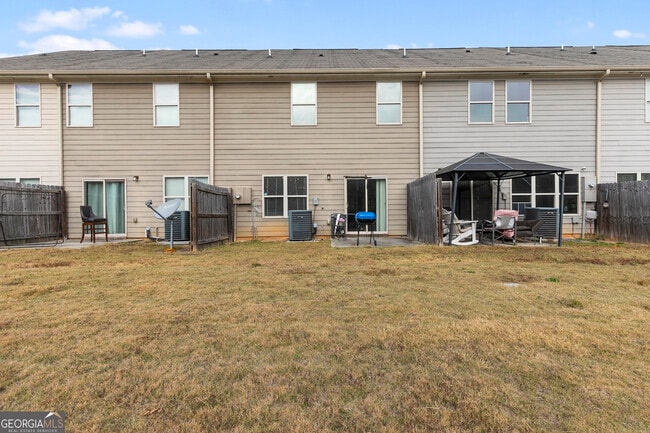 Building Photo - 1969 Old Dogwood