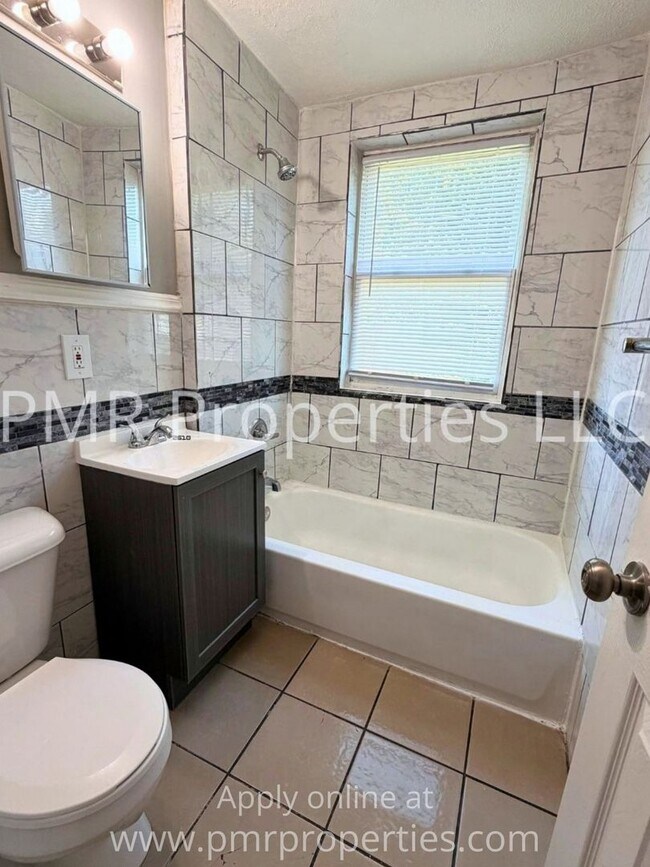 Building Photo - 5922 N 28th Ave