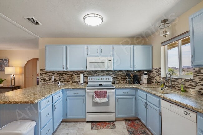 Building Photo - FURNISHED 2bd 2ba HOME