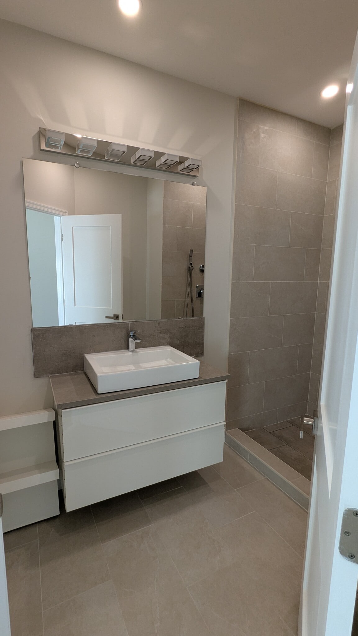 Building Photo - 628 Portland St