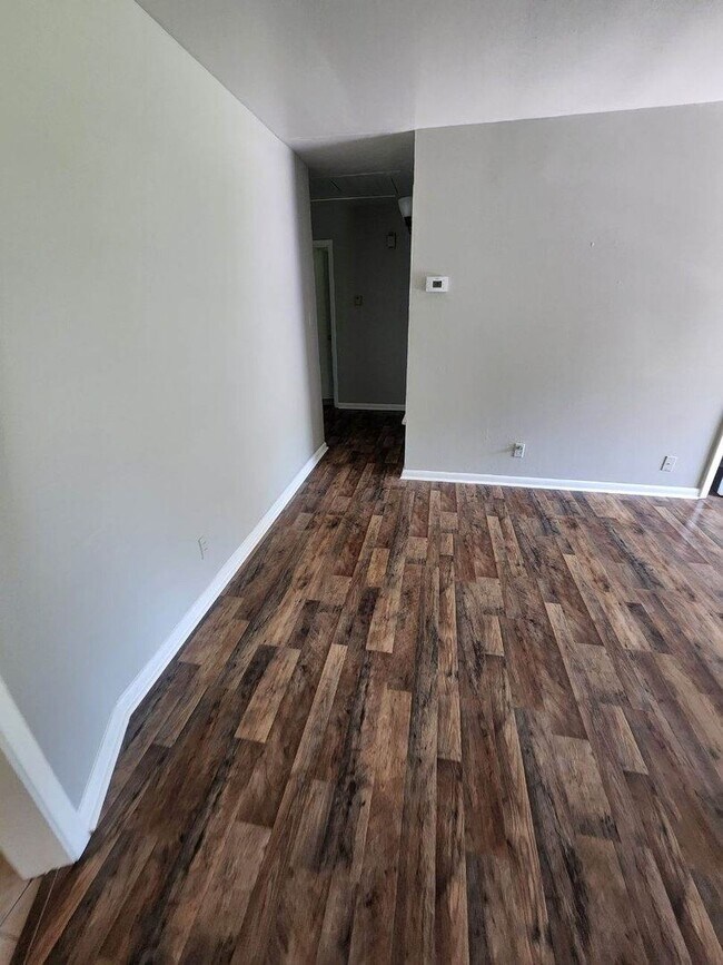 Building Photo - Completely refinished and updated!!