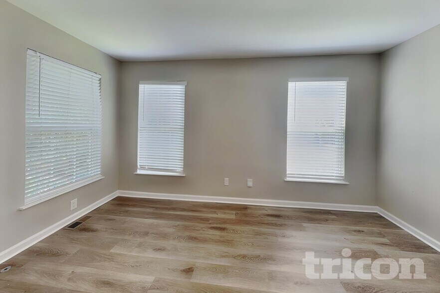Building Photo - 2536 Bayview Dr