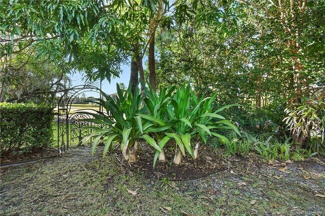 Building Photo - 2225 SW Creekside Dr