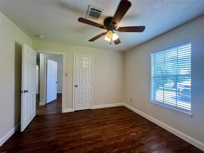 Building Photo - 10670 Norton Dr