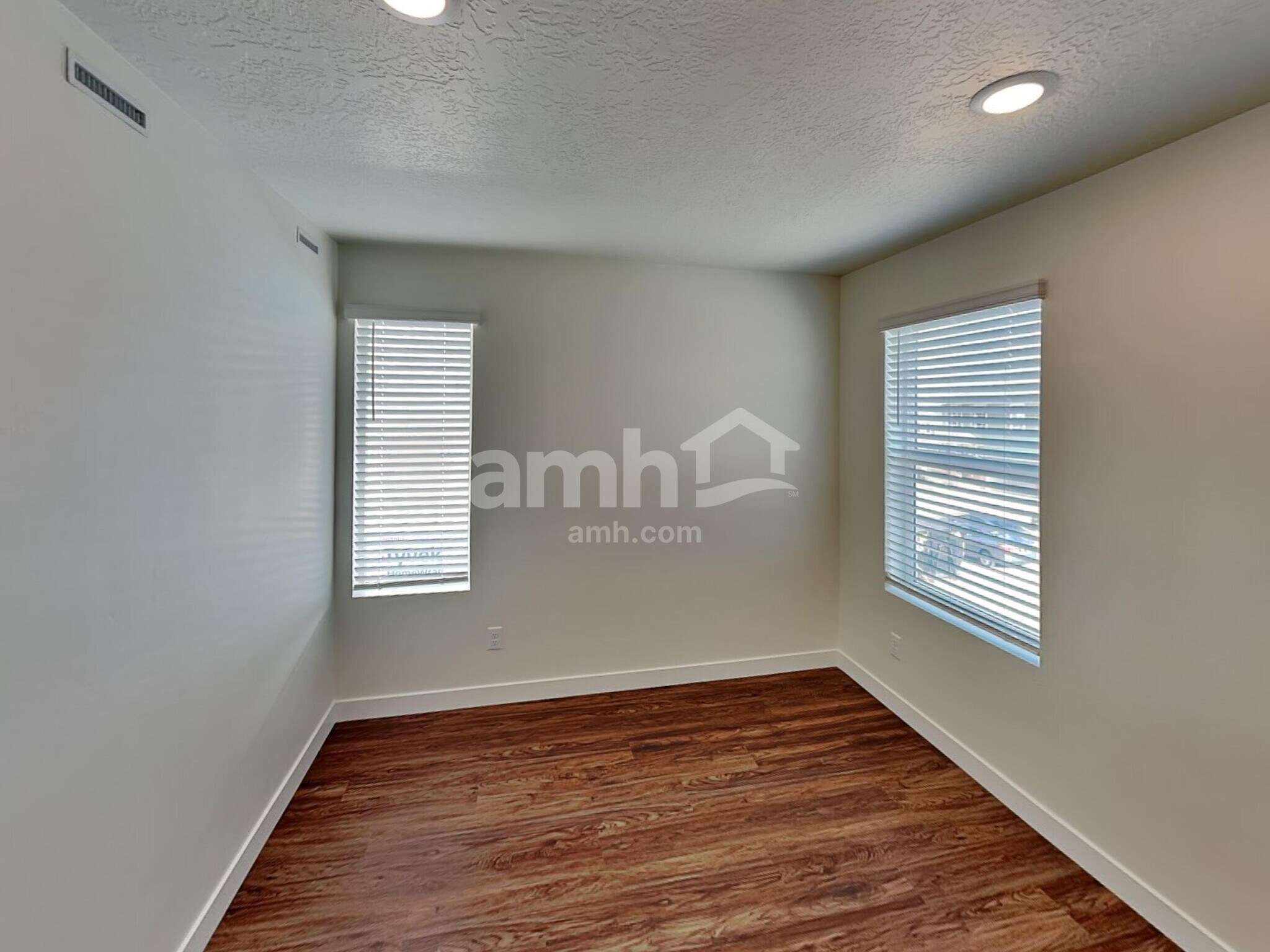 Building Photo - 1232 W Mahogany St