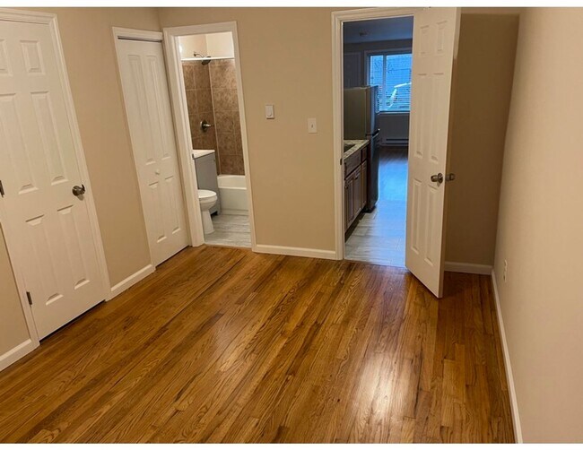 Building Photo - Fully Updated 1 Bed/1 Bath! Great Ballard ...