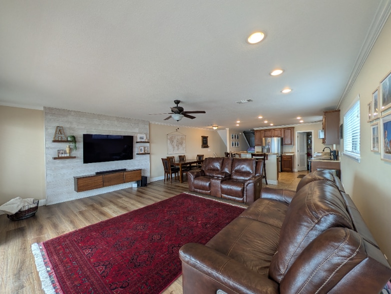 Building Photo - 810 Eglin Pkwy NE