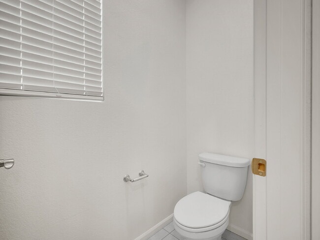Building Photo - $3,295, 3 bed, 3 bath, located in Erie
