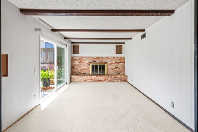Building Photo - Charming and Immaculate Home for Rent in S...