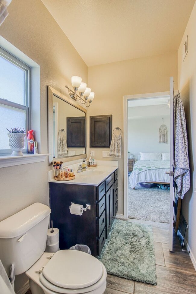 Building Photo - Beautiful Modern & Contemporary House 3 beds-2 baths in 79932