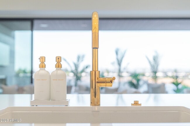 Building Photo - 6587 N Palmeraie Blvd