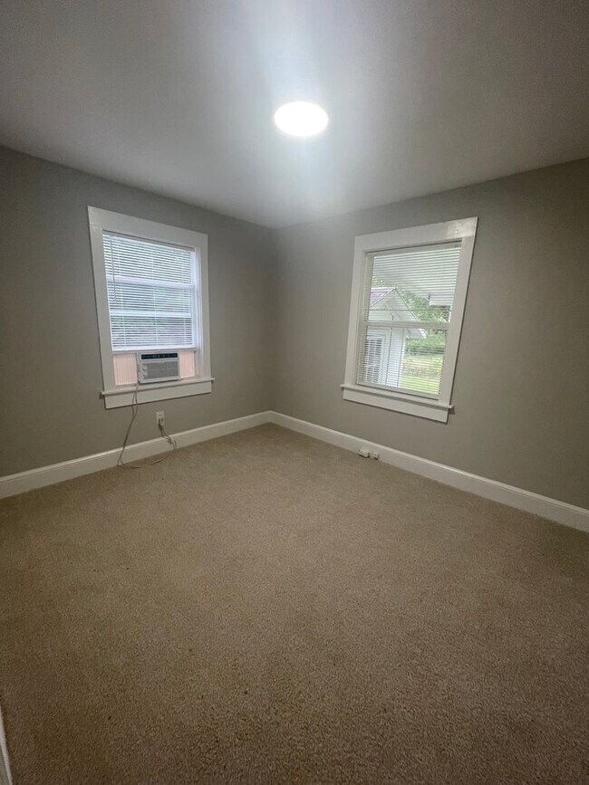 Building Photo - Welcome to this Beautiful Newly Renovated ...