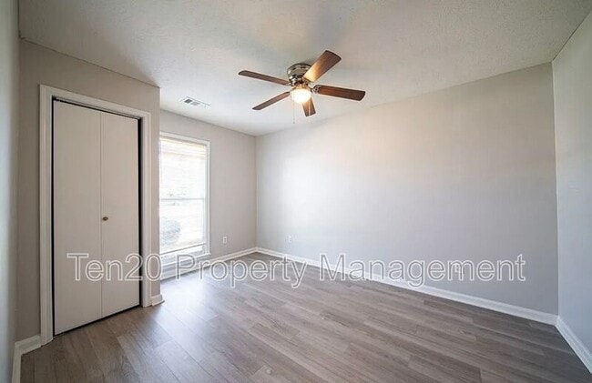 Building Photo - 3007 Longmont Ln